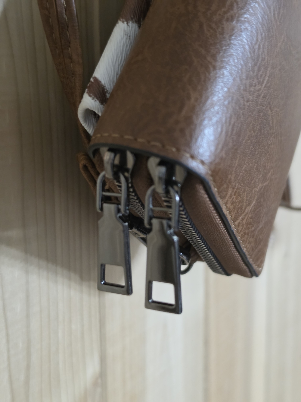 Sam & Hadley Western Tooled Faux Leather Crossbody Wallet Bag - Picture 14 of 16